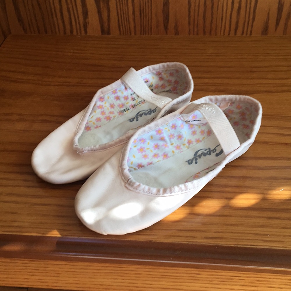 Capezio pink leather ballet shoes, size 12.5